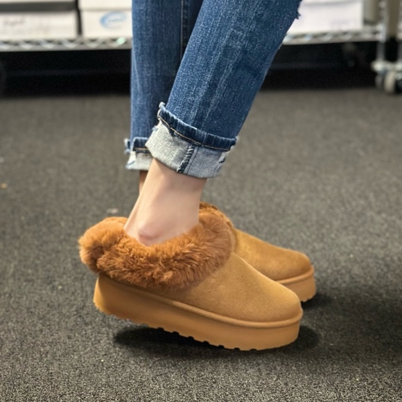 CAMEL FAUX FUR LINED MINI PLATFORM BOOTIE - Picture 3 of 4